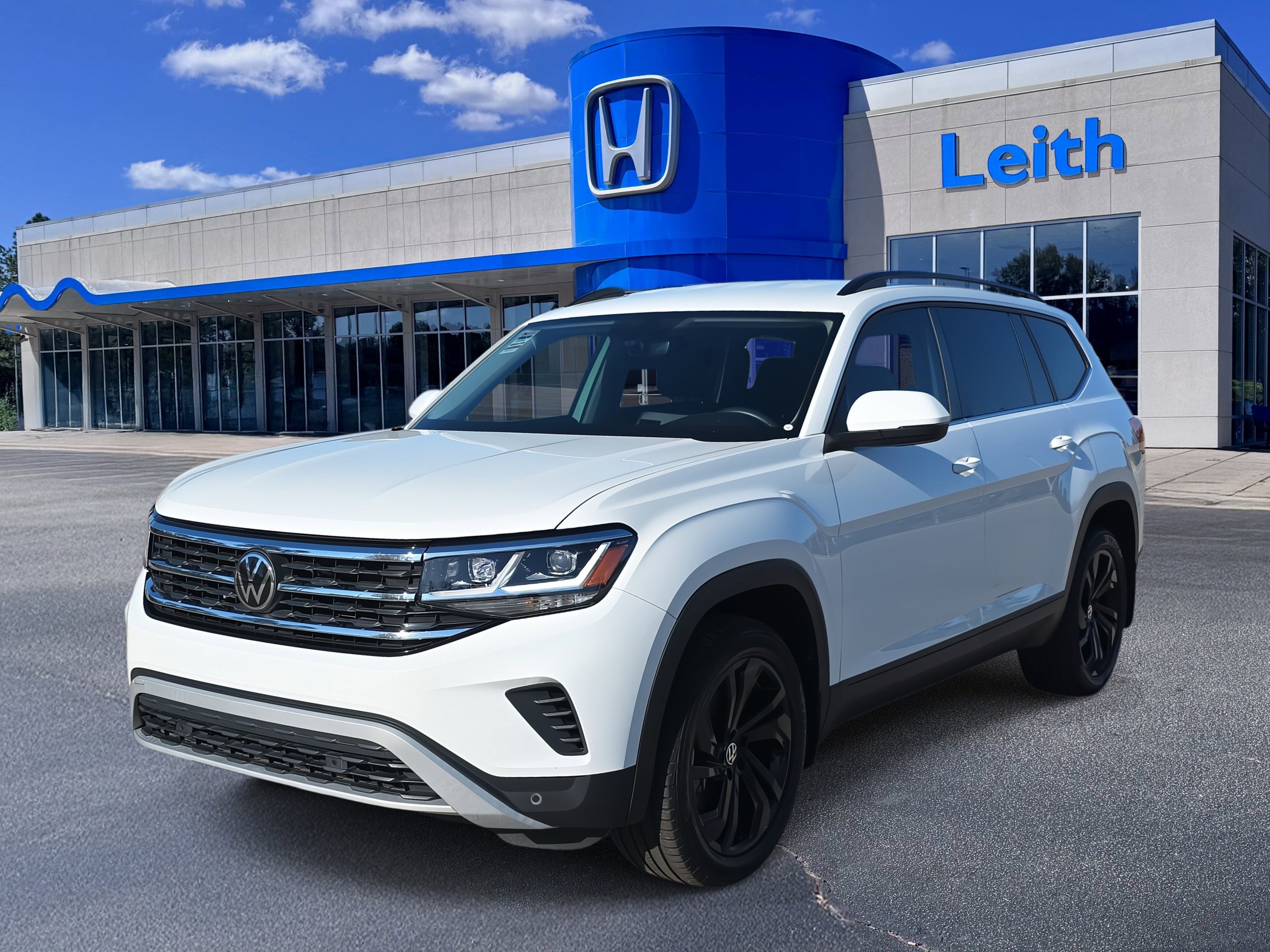 Used 2023 Volkswagen Atlas SE image 1