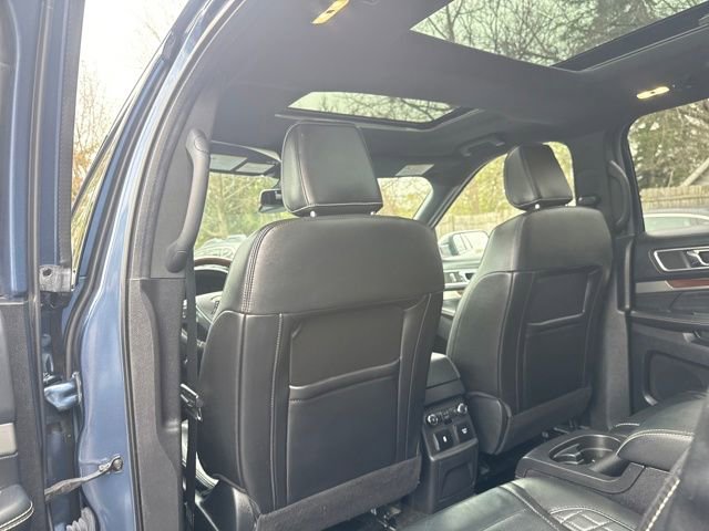 Used 2018 Ford Explorer Platinum AWD/4WD image 17