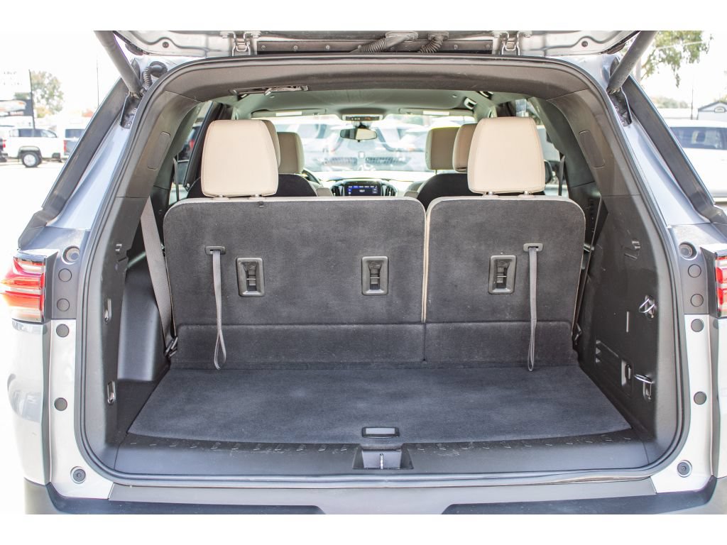 Used 2023 Chevrolet Traverse LT w/ LPO, Cargo Package AWD/4WD image 12