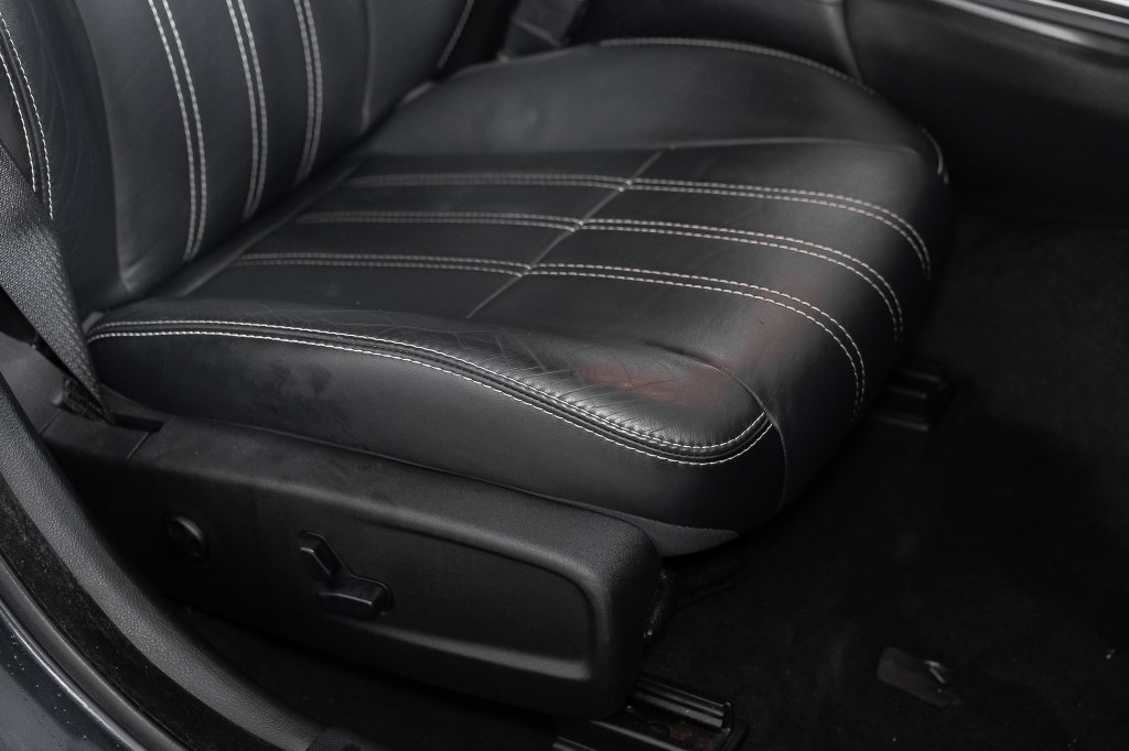 Used 2015 Chrysler 300 S AWD/4WD image 27