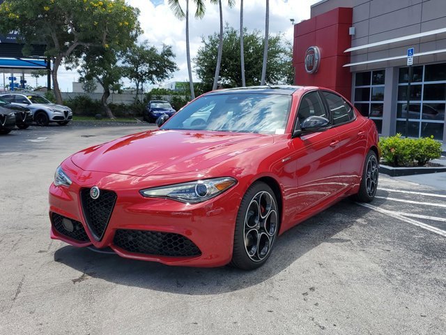 New 2023 Alfa Romeo Giulia Veloce image 3