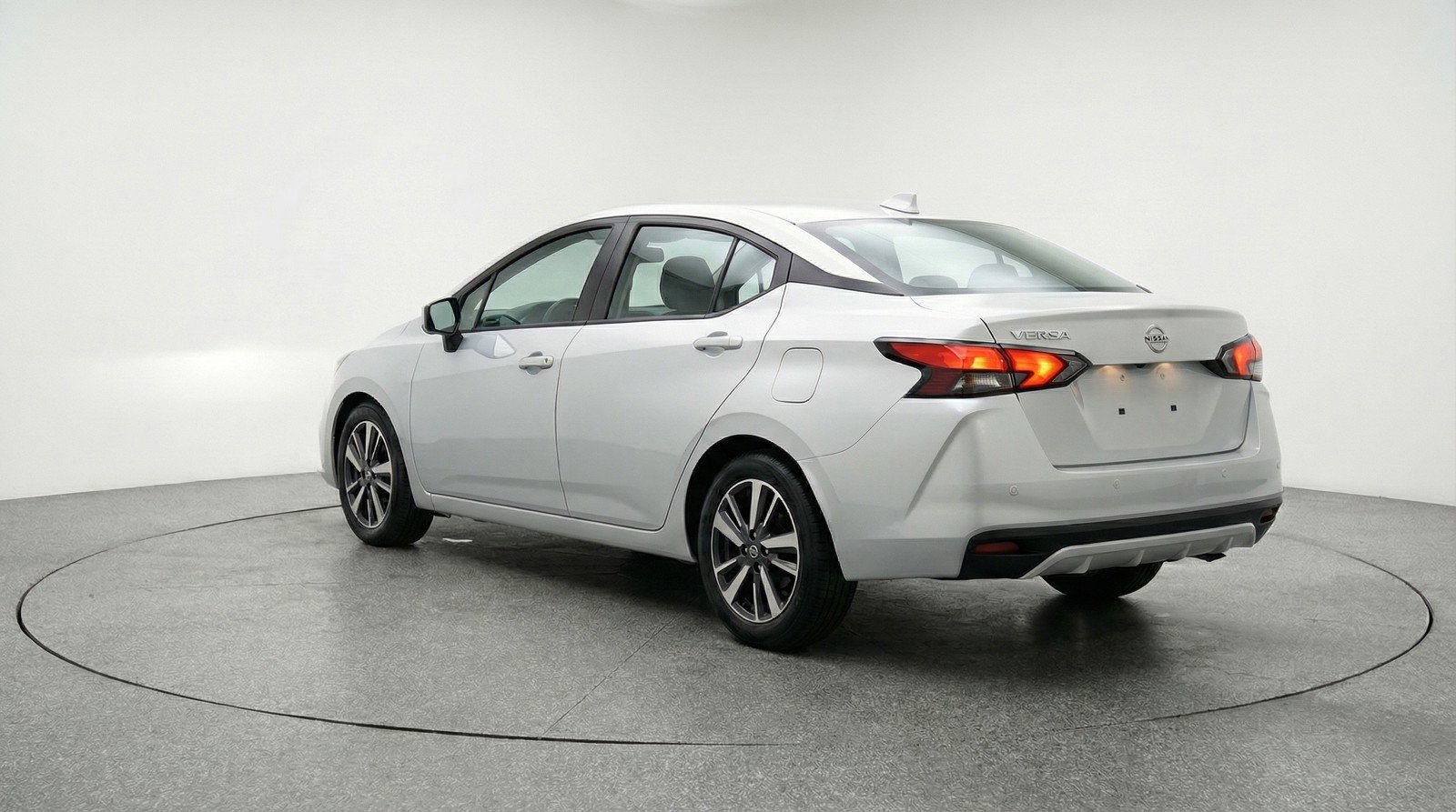 Used 2025 Nissan Versa SV image 6