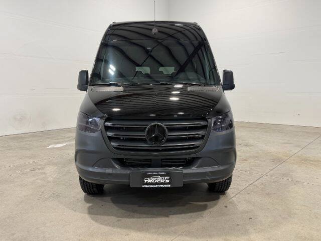 Used 2019 Freightliner Sprinter 2500 RWD image 3