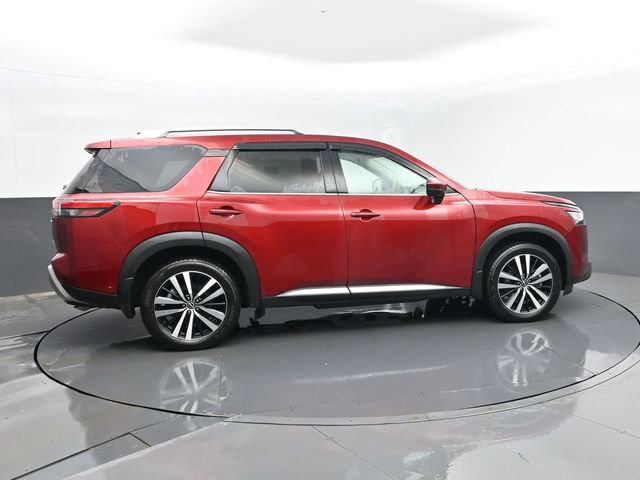 Used 2024 Nissan Pathfinder Platinum w/ Cargo Package image 4