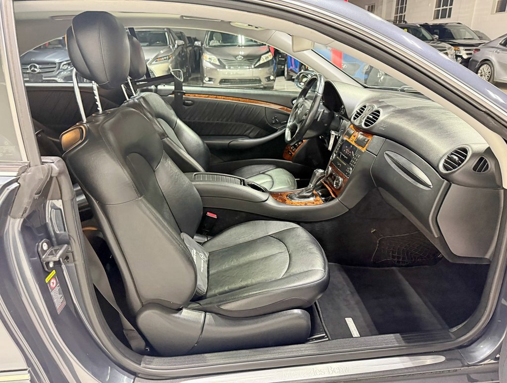 Used 2009 Mercedes-Benz CLK 350 Coupe image 31