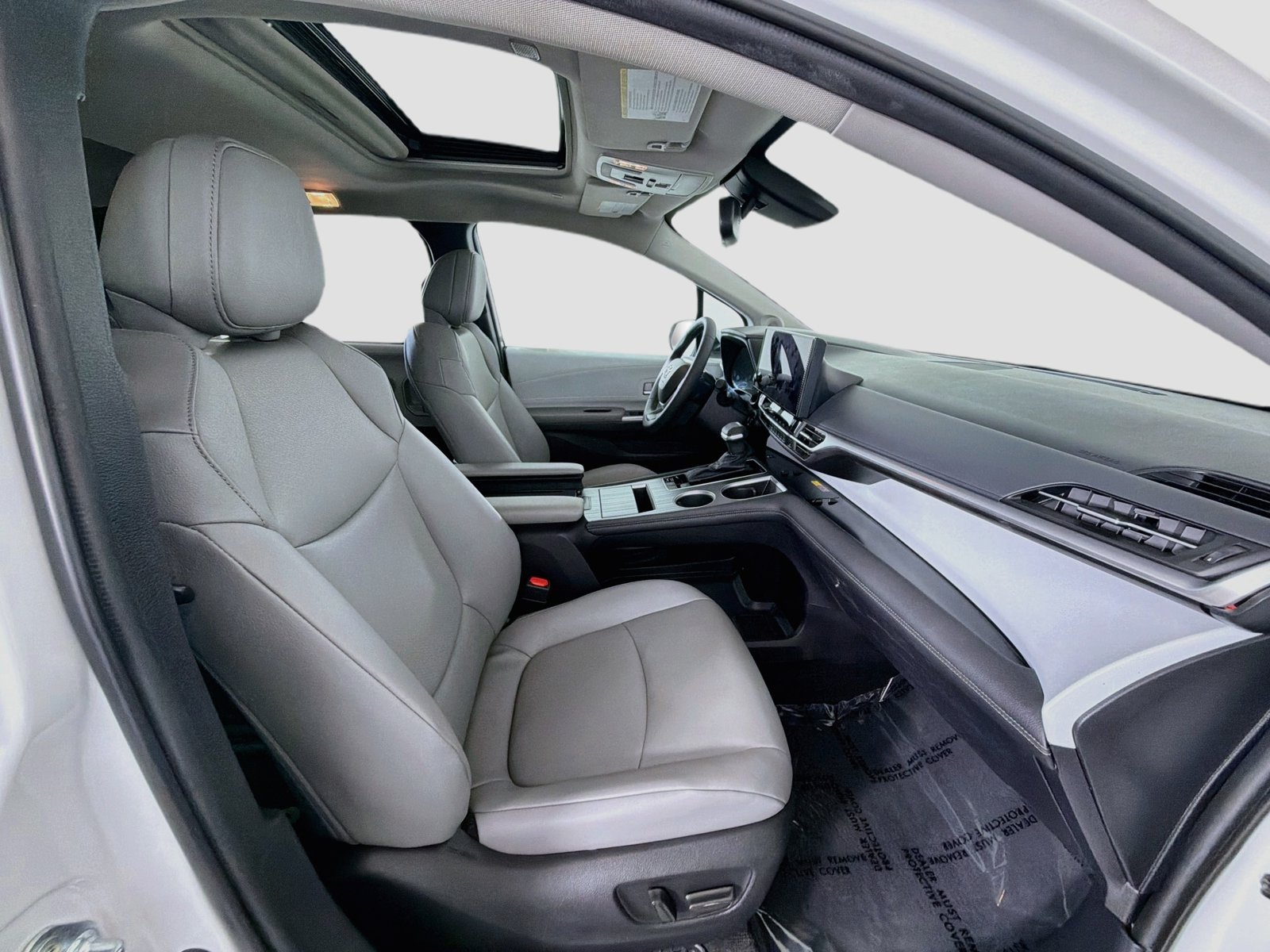 Used 2025 Toyota Sienna XLE w/ XLE Plus Package FWD image 33