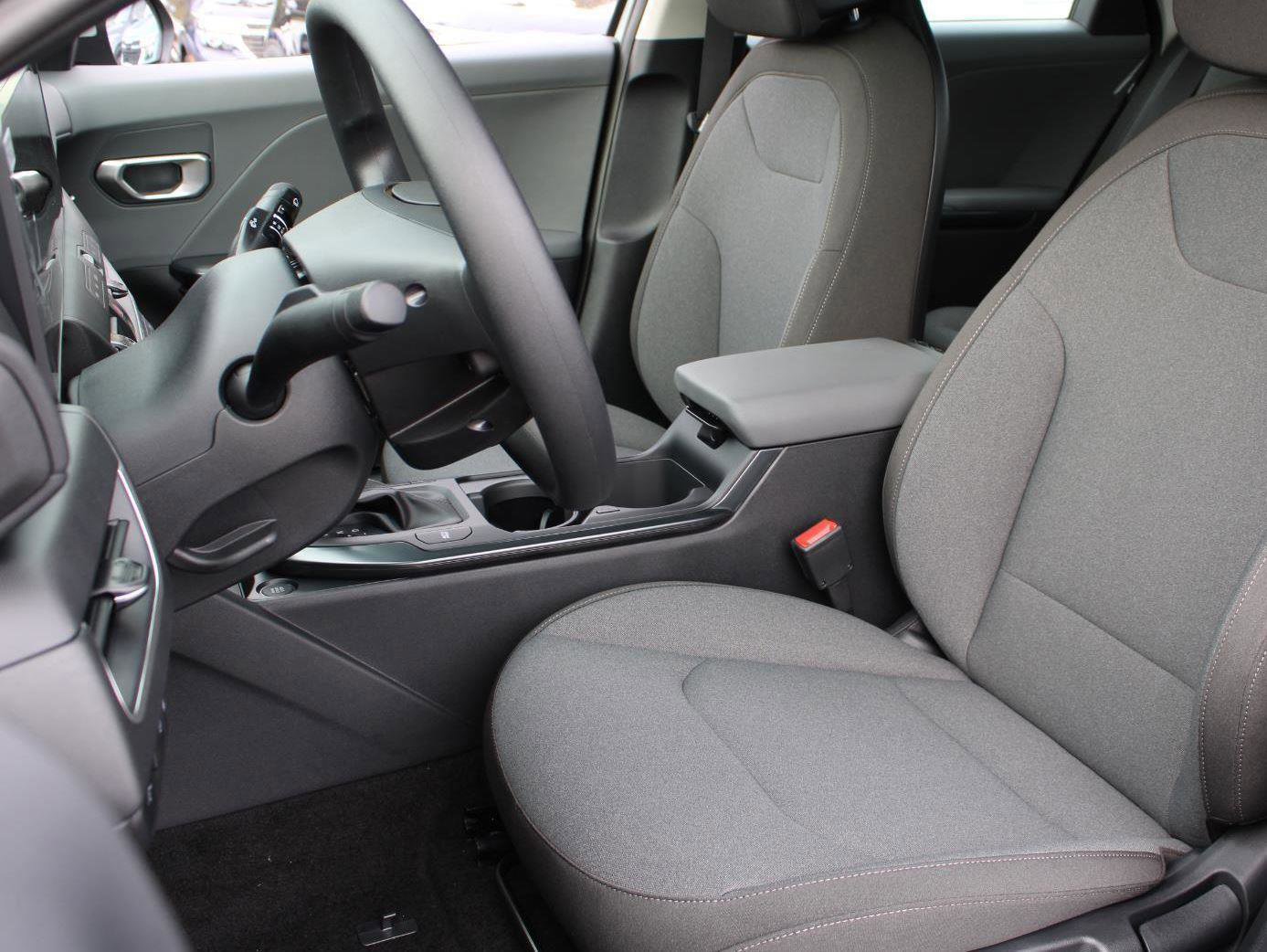 New 2025 Kia K4 LXS image 16