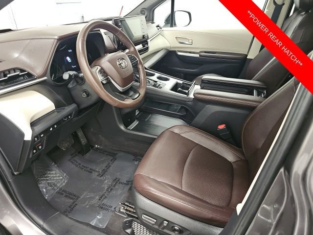 Used 2023 Toyota Sienna Platinum image 16