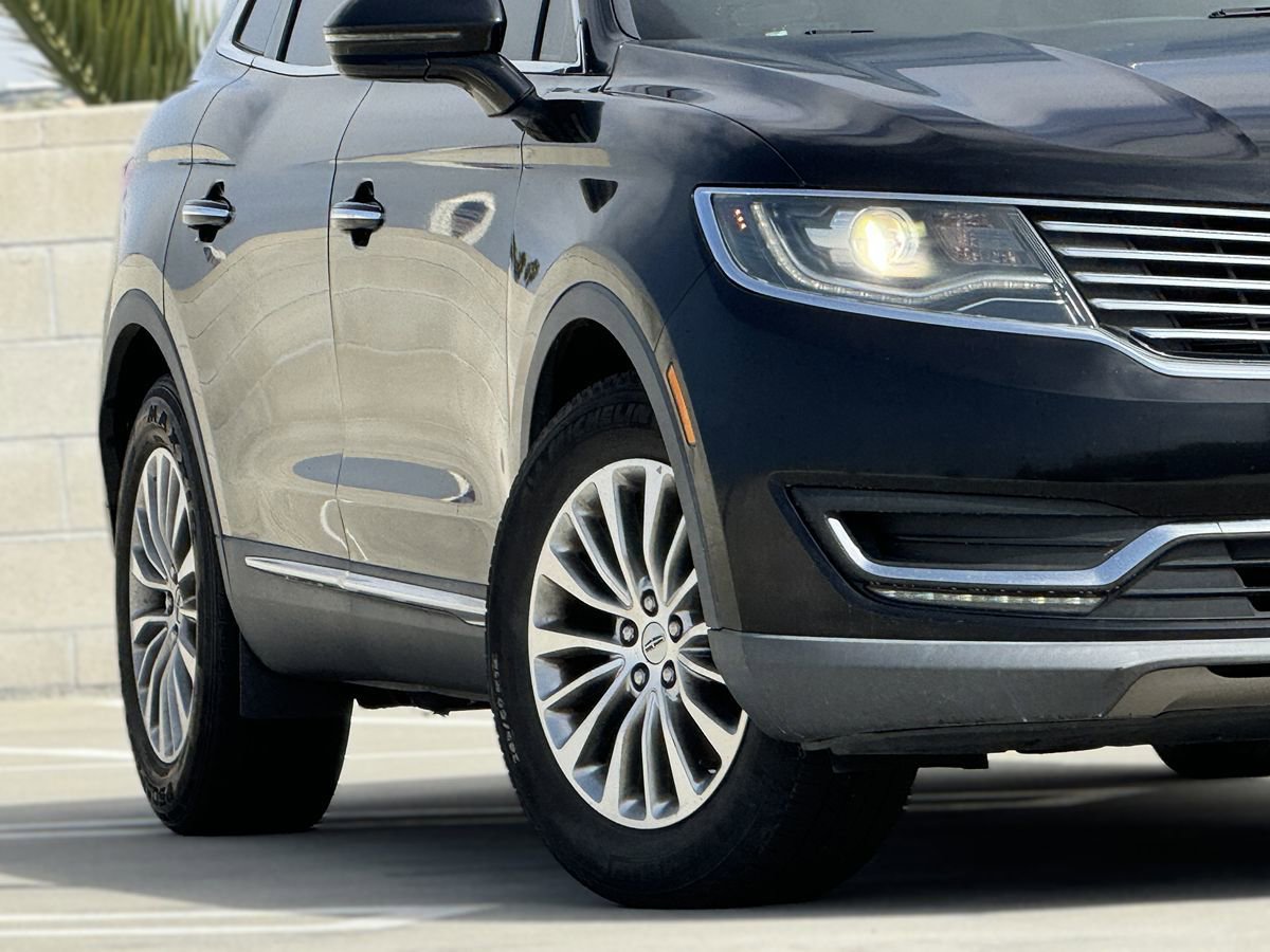 Used 2016 Lincoln MKX Select FWD image 2