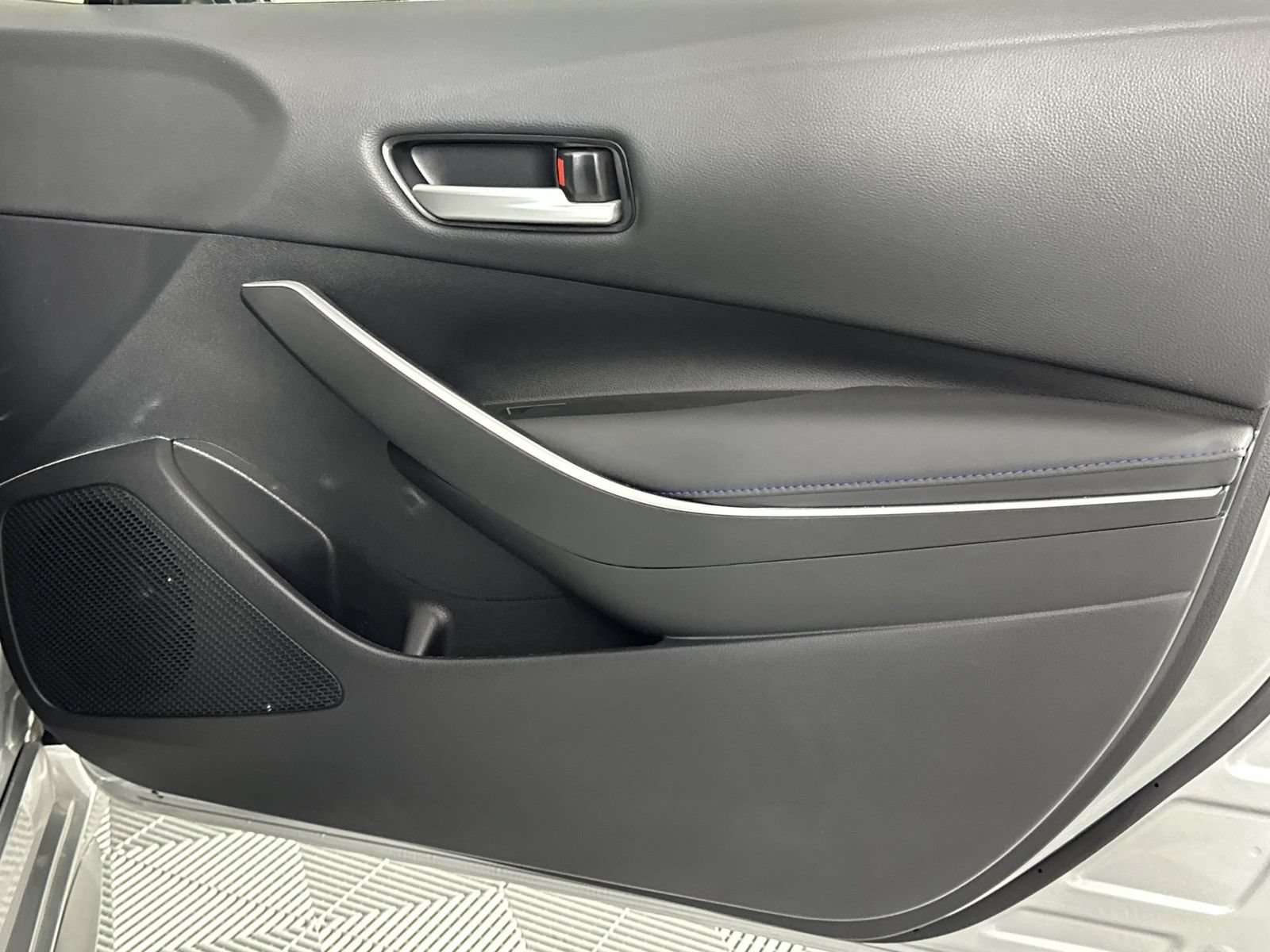 Used 2022 Toyota Corolla SE w/ Carpet Mat Package (TMS) FWD image 31