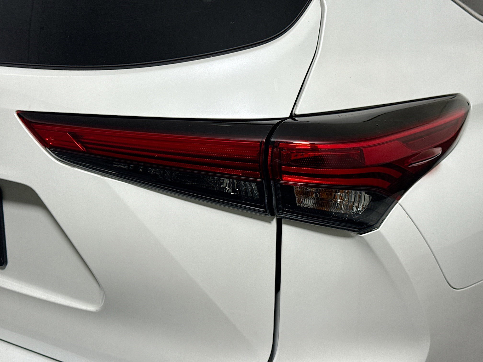 Used 2023 Toyota Highlander L image 34