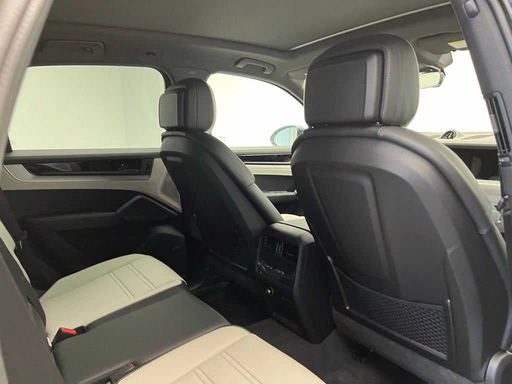 New 2026 Porsche Cayenne image 16