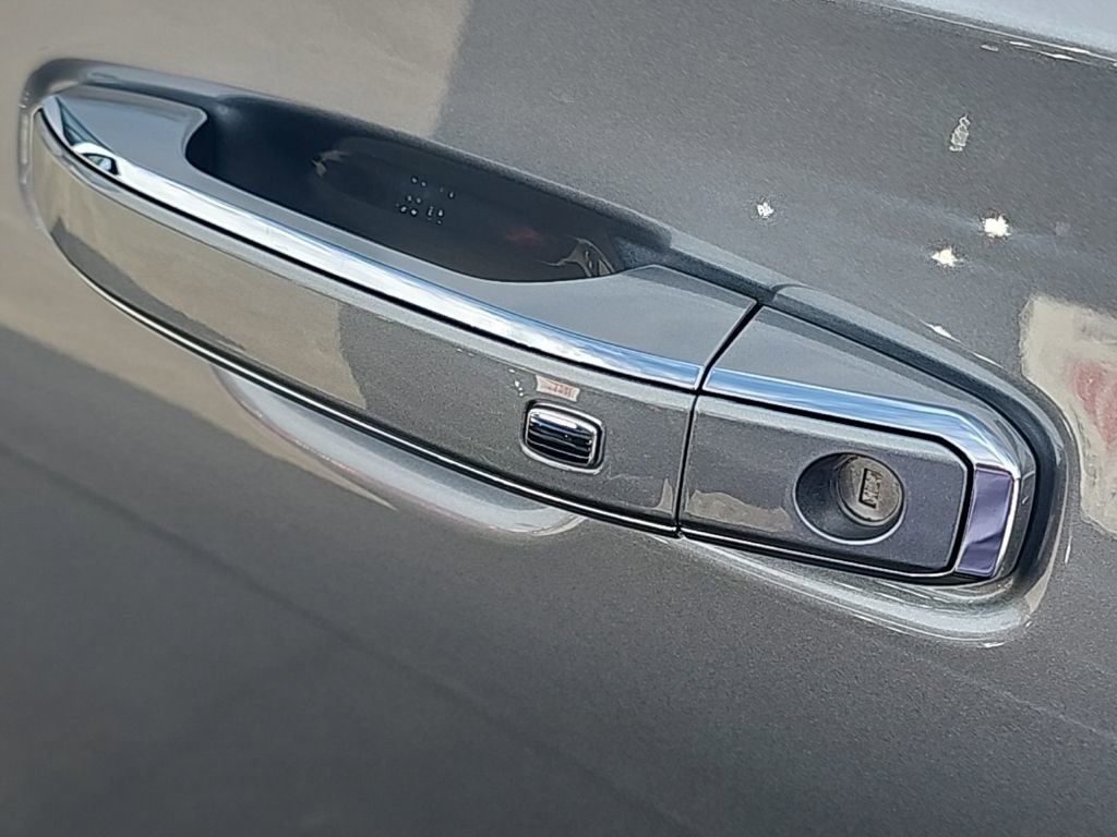 Certified 2025 GMC Yukon Denali image 10