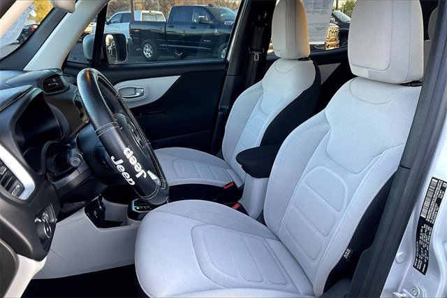 Used 2019 Jeep Renegade Latitude w/ Popular Equipment Group image 26