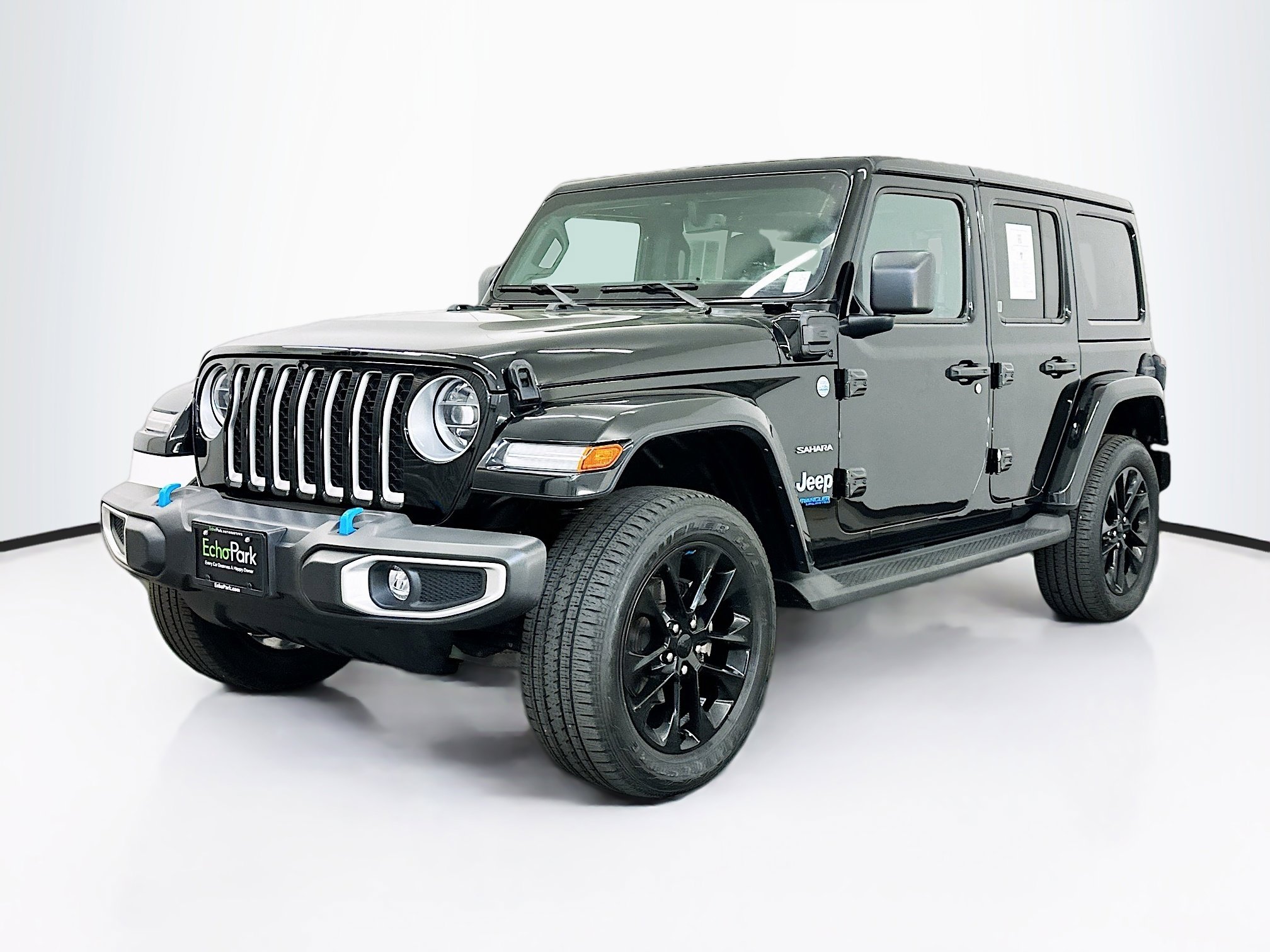 Used 2022 Jeep Wrangler Sahara w/ Cold Weather Group AWD/4WD image 3