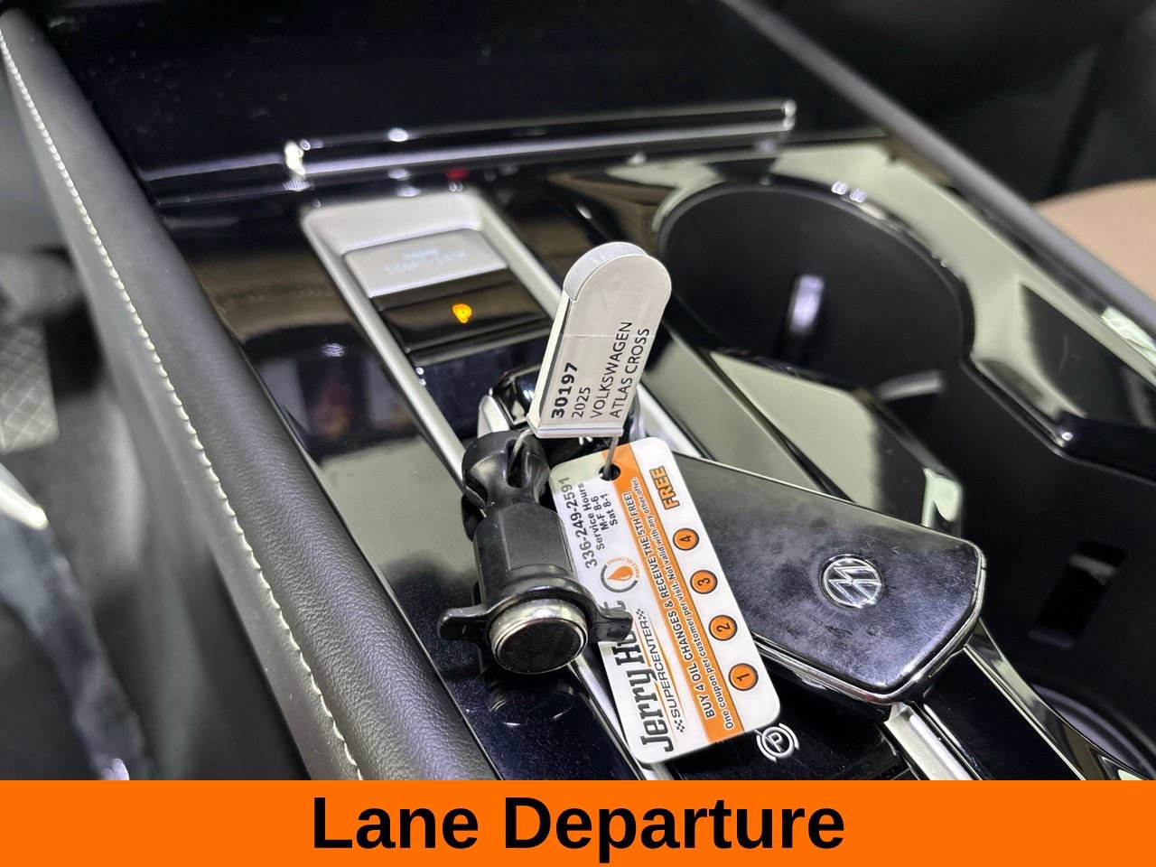 Used 2025 Volkswagen Atlas Cross Sport SE FWD image 19