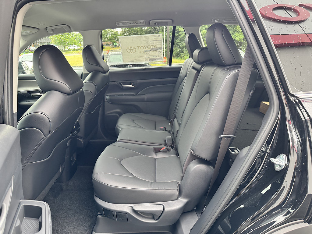 New 2026 Toyota Grand Highlander AWD image 9