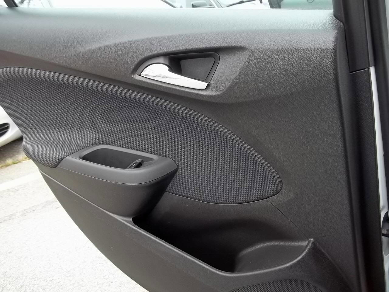 Used 2017 Chevrolet Cruze LT w/ Convenience Package image 12