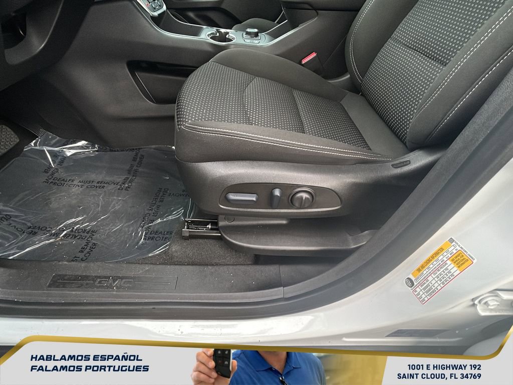 Used 2023 GMC Terrain SLE w/ Driver Convenience Package image 16