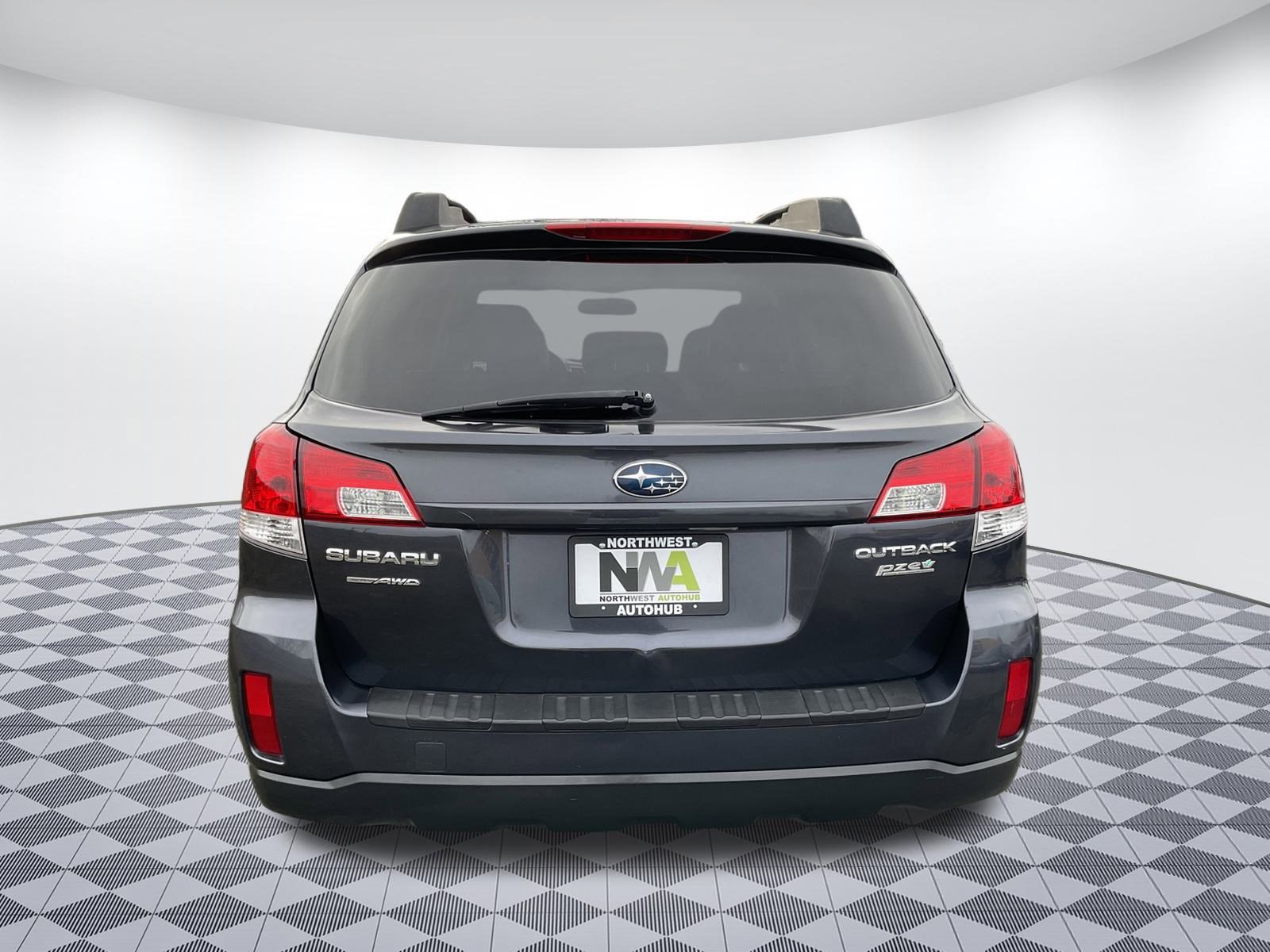 Used 2010 Subaru Outback 2.5i Limited image 4