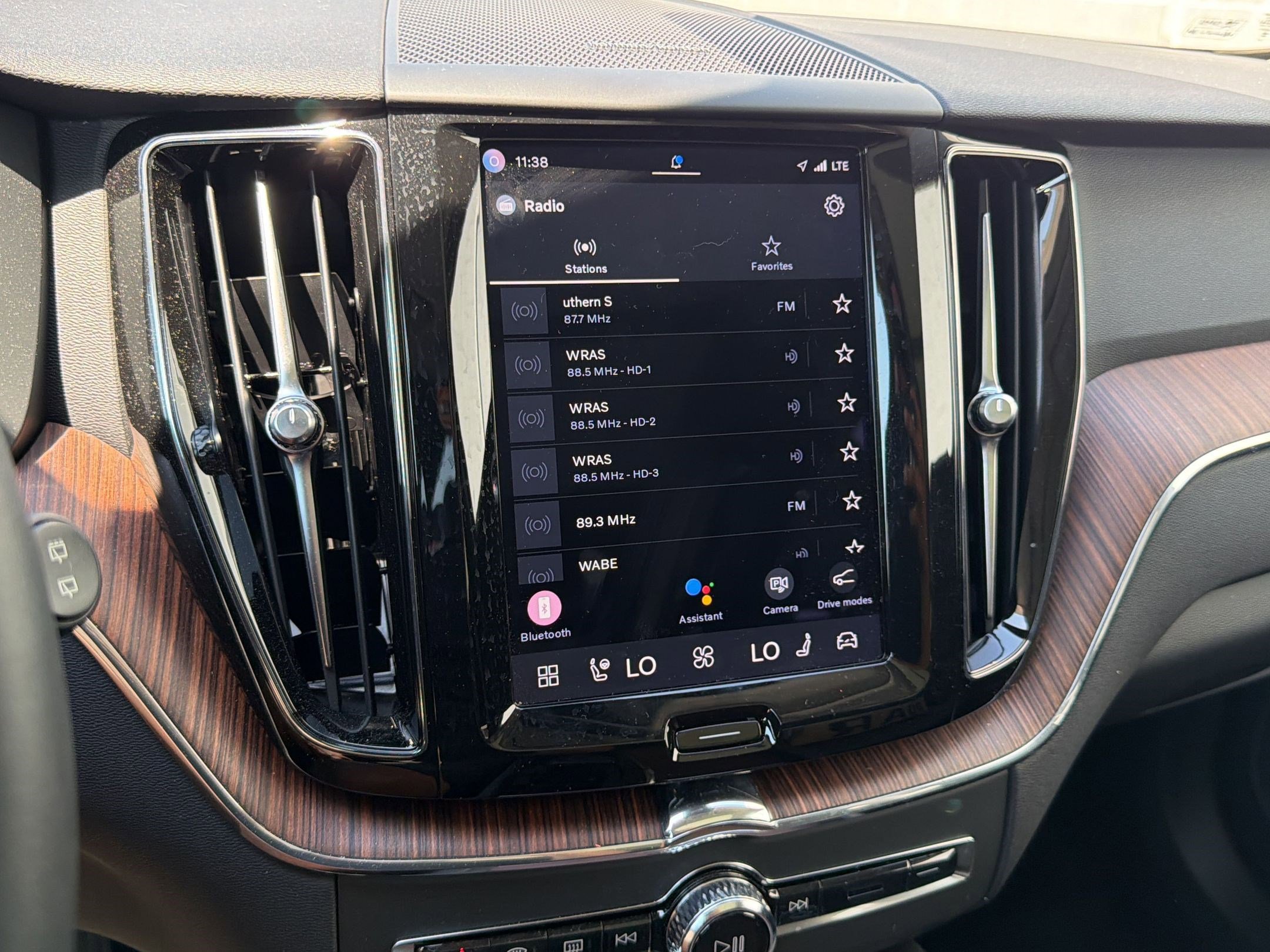 Used 2023 Volvo XC60 B5 Plus w/ Climate Package image 23