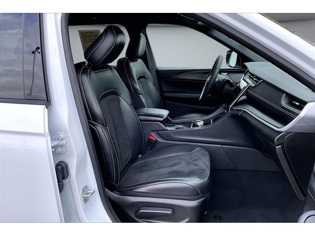 Certified 2025 Jeep Grand Cherokee L Altitude AWD/4WD image 10