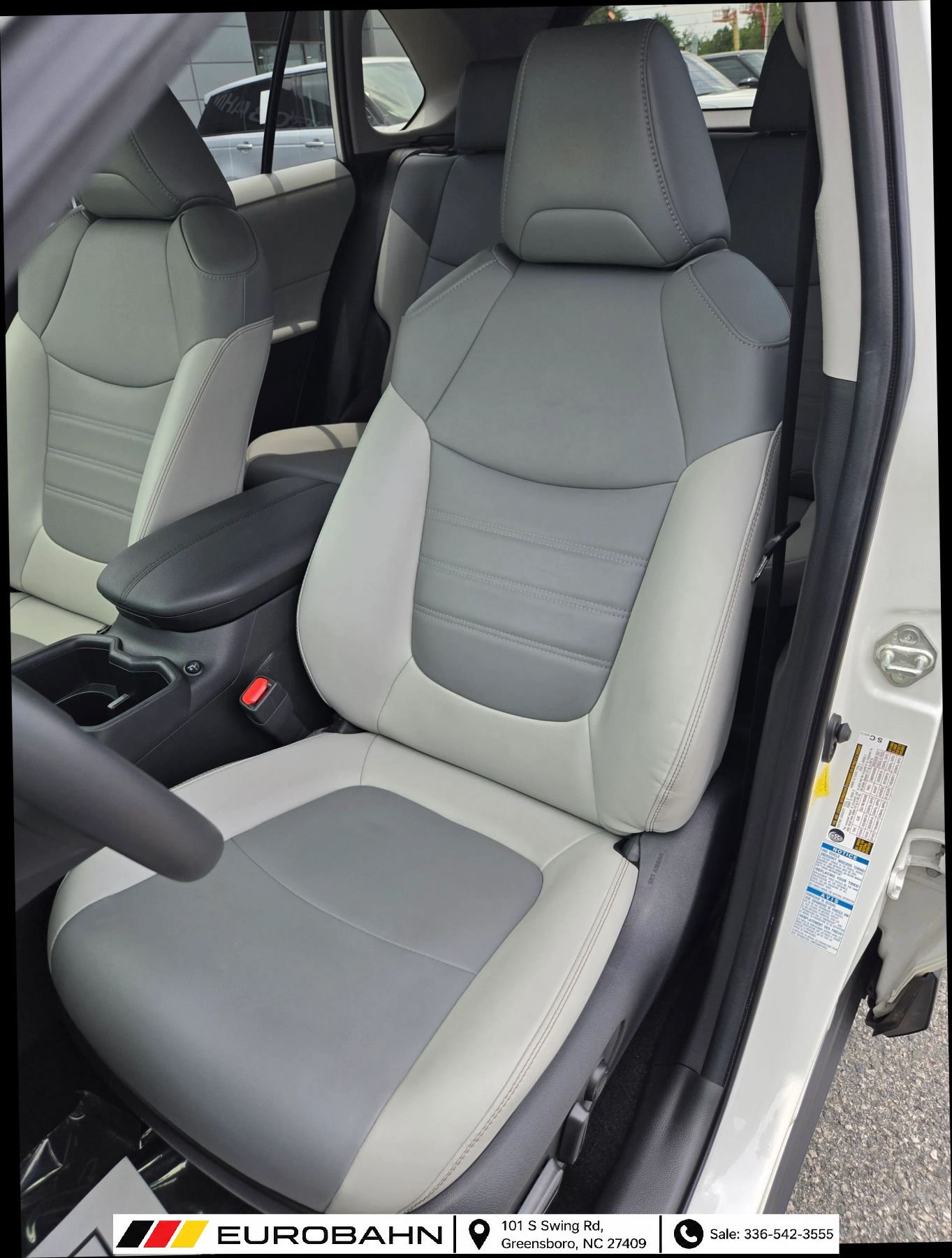 Used 2022 Toyota RAV4 XLE Premium AWD/4WD image 6