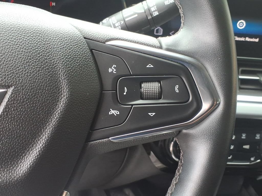 Used 2024 Chevrolet Trax LT w/ LT Convenience Package FWD image 17