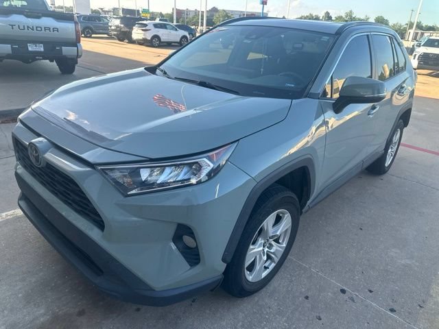 Used 2020 Toyota RAV4 XLE w/ Convenience Package FWD image 1