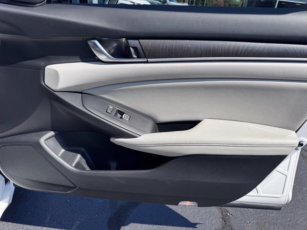 Used 2018 Honda Accord Touring image 22