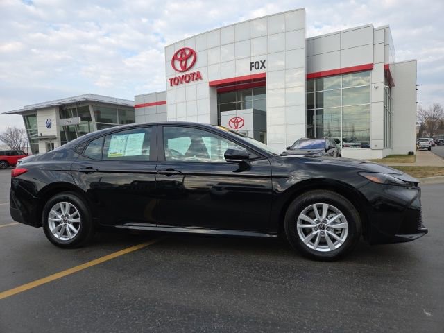 Used 2025 Toyota Camry LE image 1