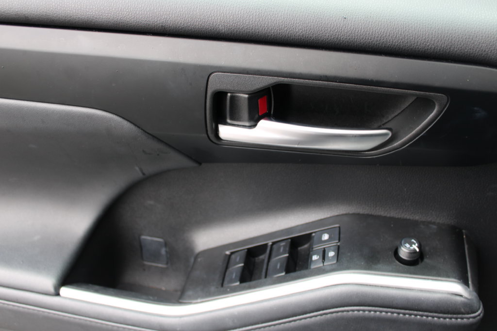 Used 2025 Toyota Highlander XSE AWD/4WD image 11