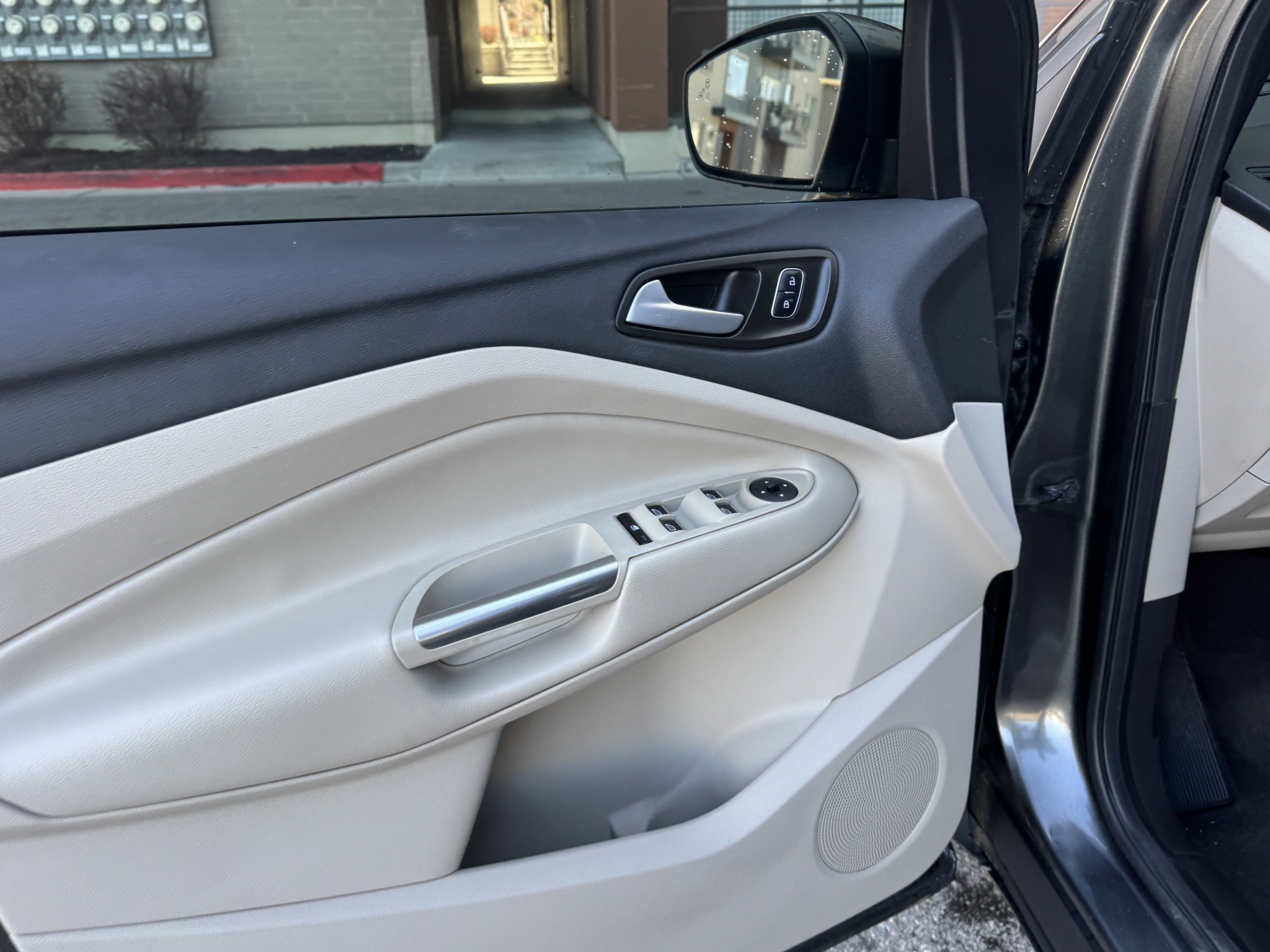 Used 2017 Ford Escape SE w/ Equipment Group 201A image 18