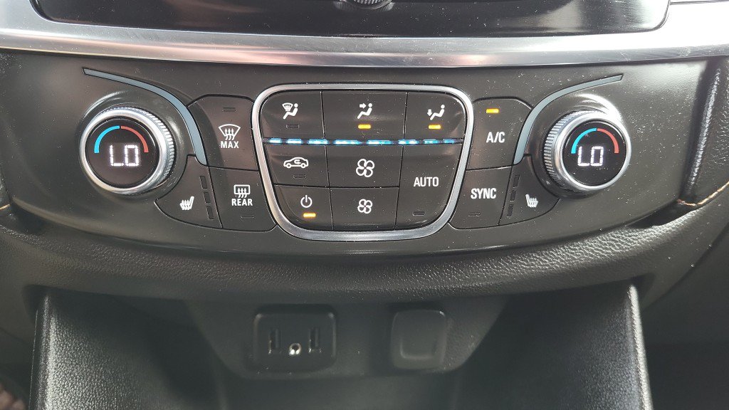 Used 2021 Chevrolet Traverse LT FWD image 35