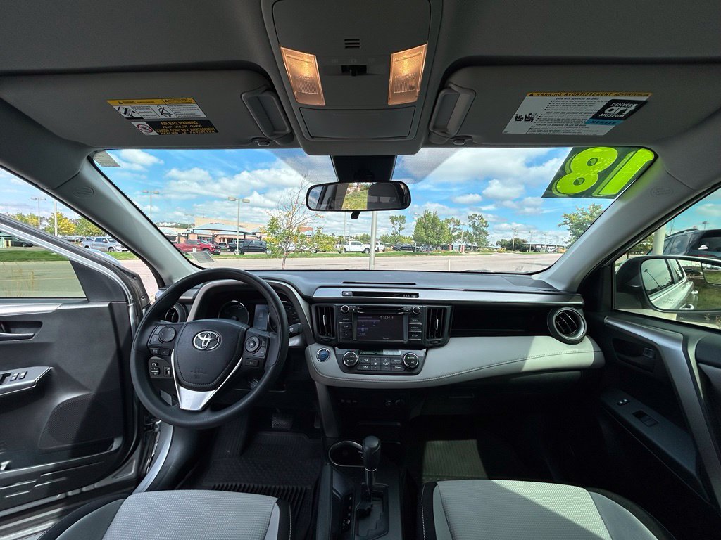 Used 2018 Toyota RAV4 LE AWD/4WD image 10