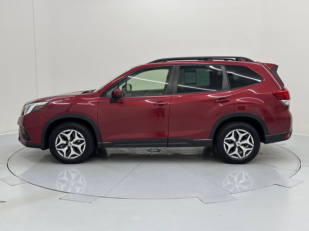 Used 2022 Subaru Forester Premium AWD/4WD image 2