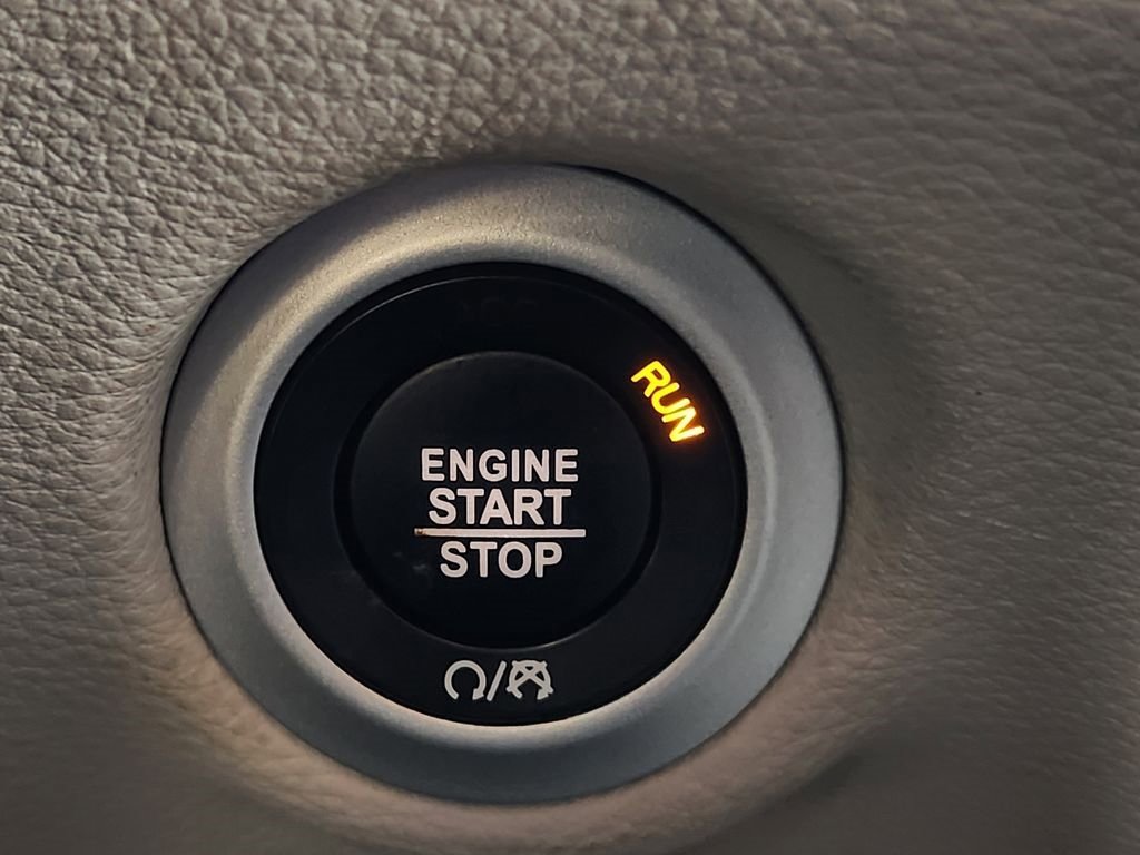 Used 2023 Chrysler Pacifica Limited image 21