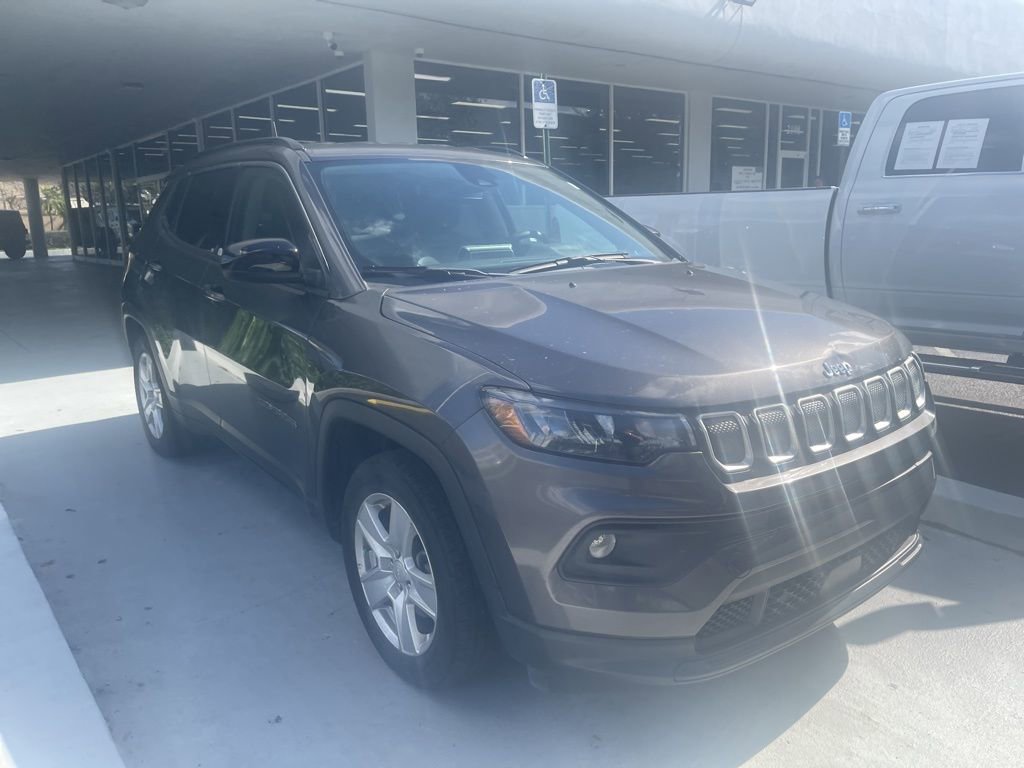 Used 2022 Jeep Compass Latitude image 3