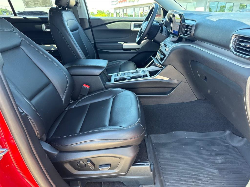 Used 2023 Ford Explorer XLT w/ Equipment Group 202A AWD/4WD image 8