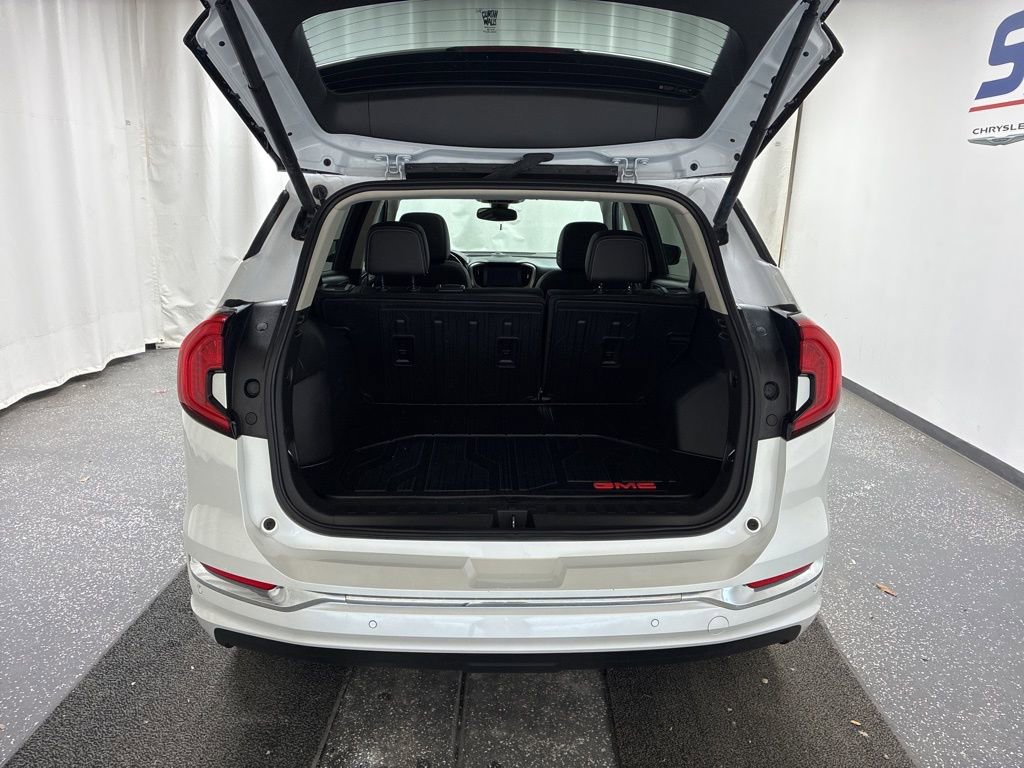 Used 2023 GMC Terrain Denali w/ Denali Premium Package image 6