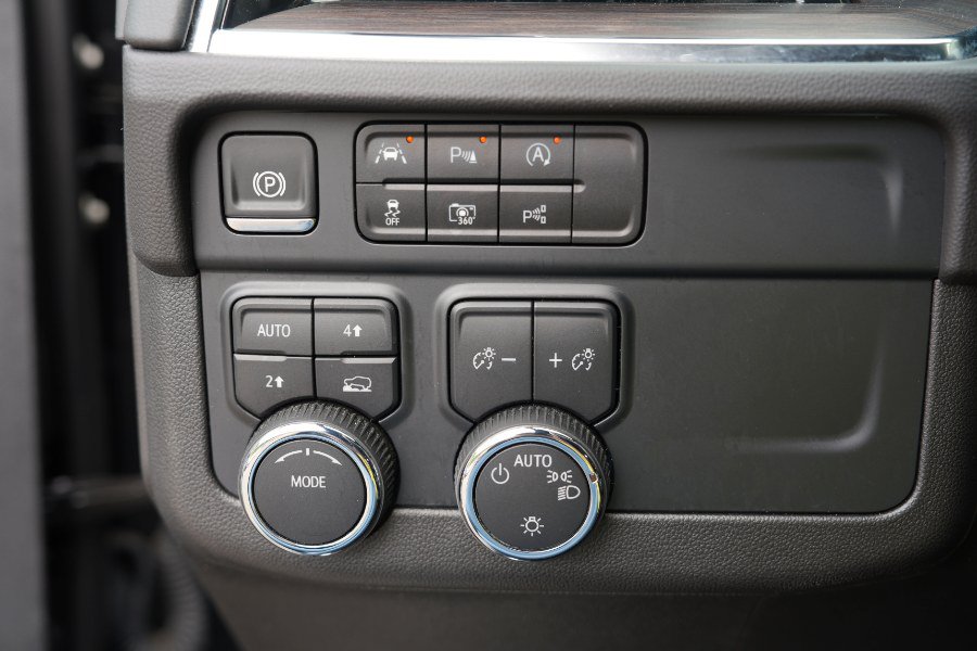 Used 2025 Chevrolet Suburban LT AWD/4WD image 25