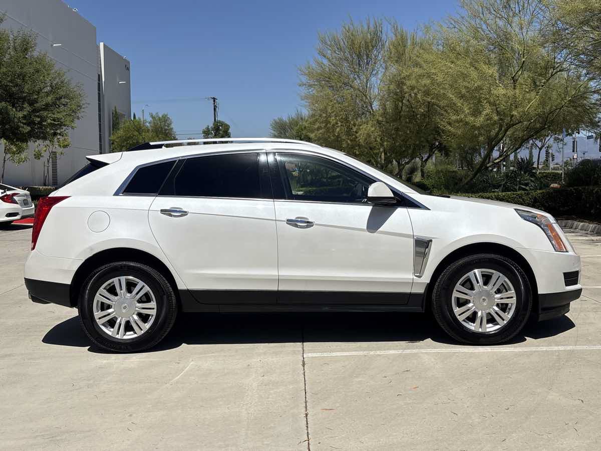 Used 2016 Cadillac SRX Luxury w/ Driver Awareness Package FWD image 2