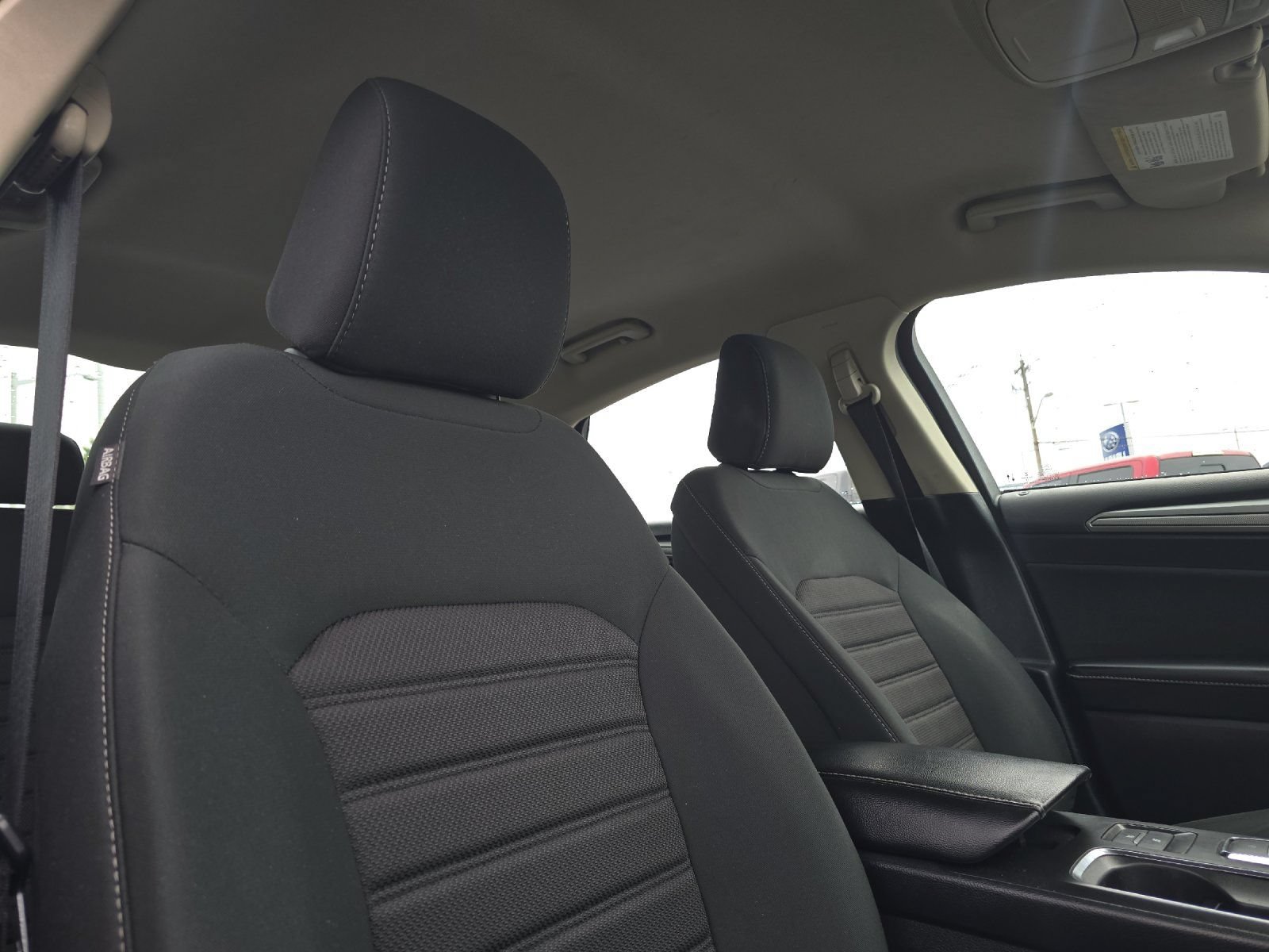 Used 2020 Ford Fusion SE FWD image 18