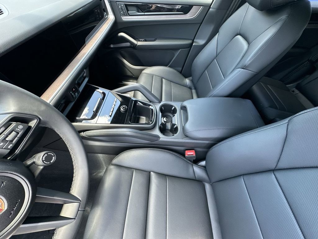 Certified 2025 Porsche Cayenne image 25