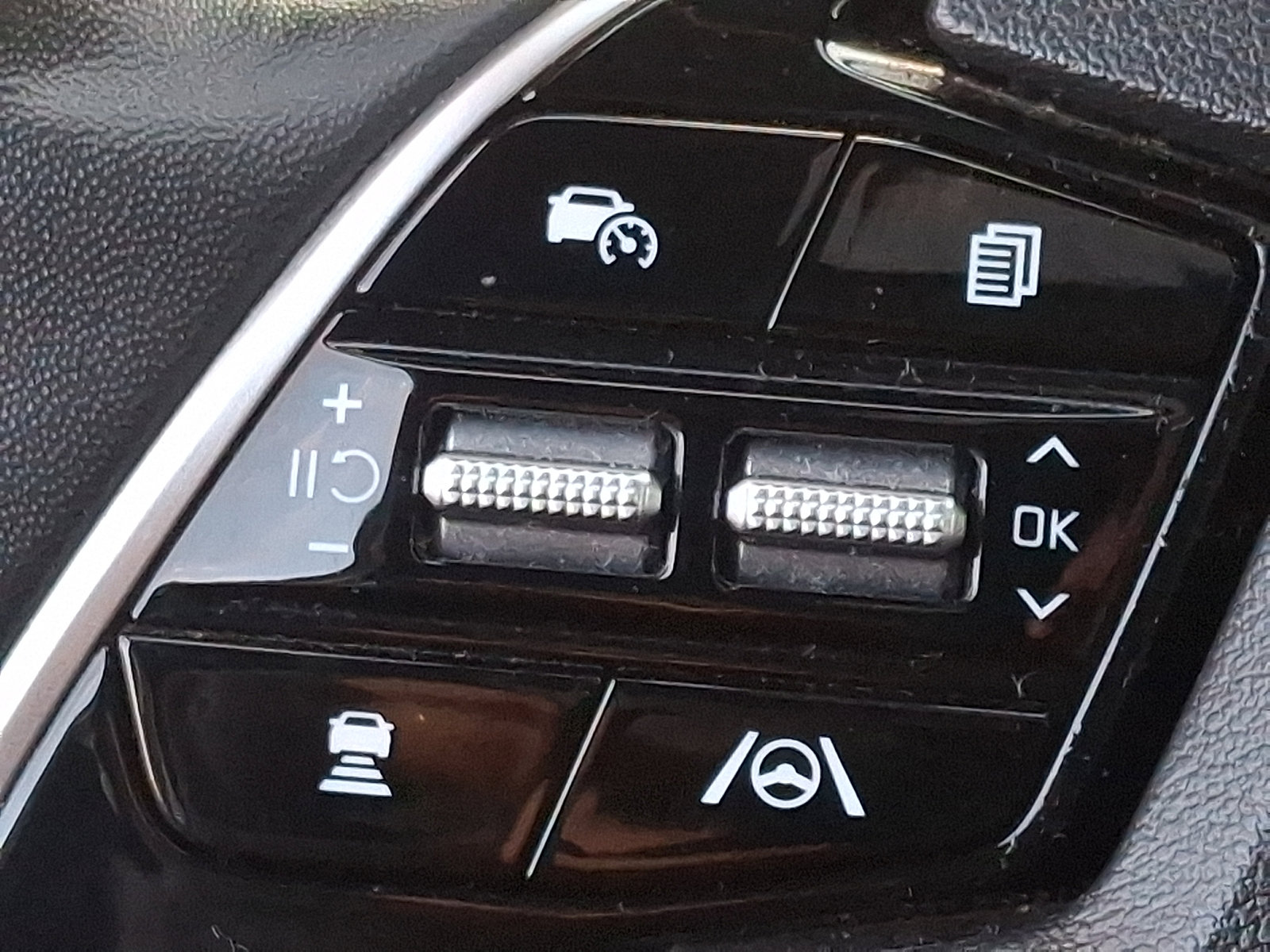 Certified 2023 Kia Niro SX Touring image 22