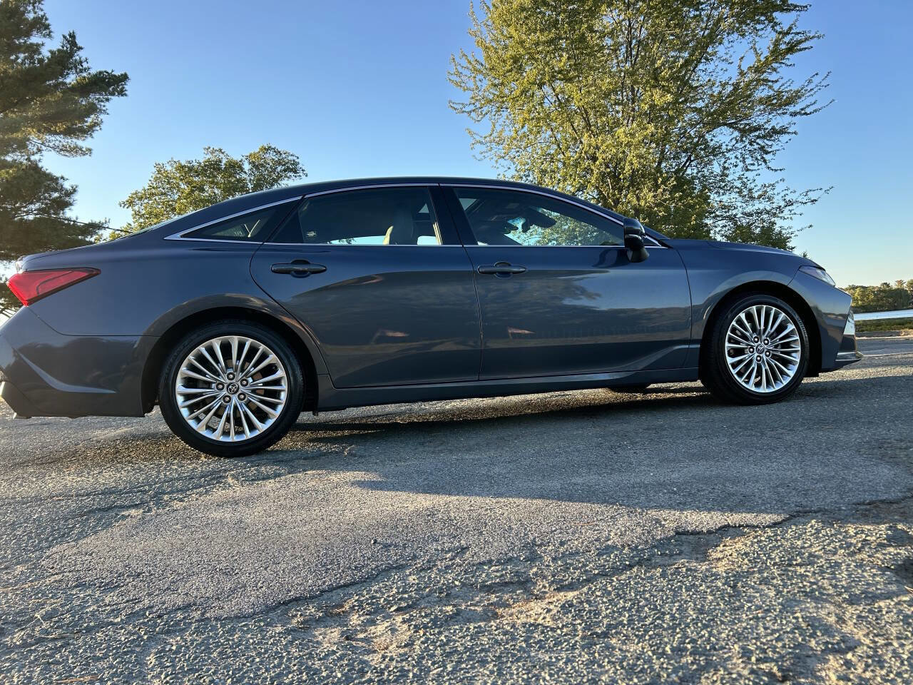 Used 2020 Toyota Avalon Limited image 16