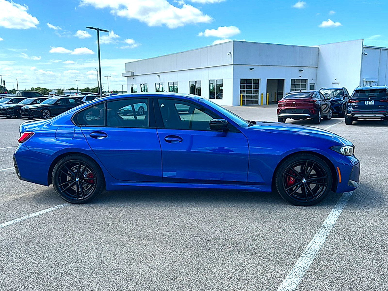 Used 2024 BMW 330i Sedan w/ M Sport Package RWD image 9