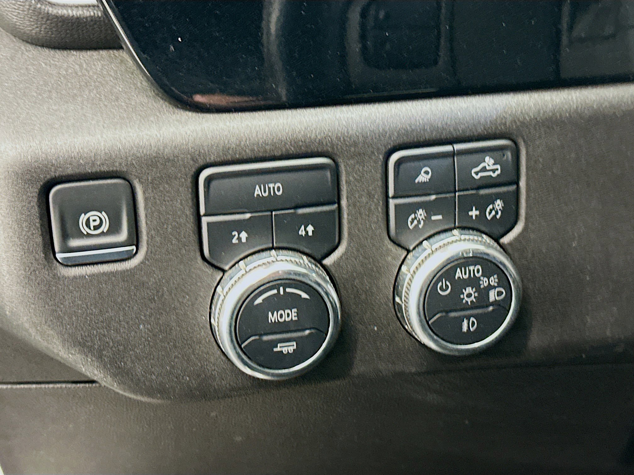 Used 2025 GMC Sierra 1500 SLT image 17