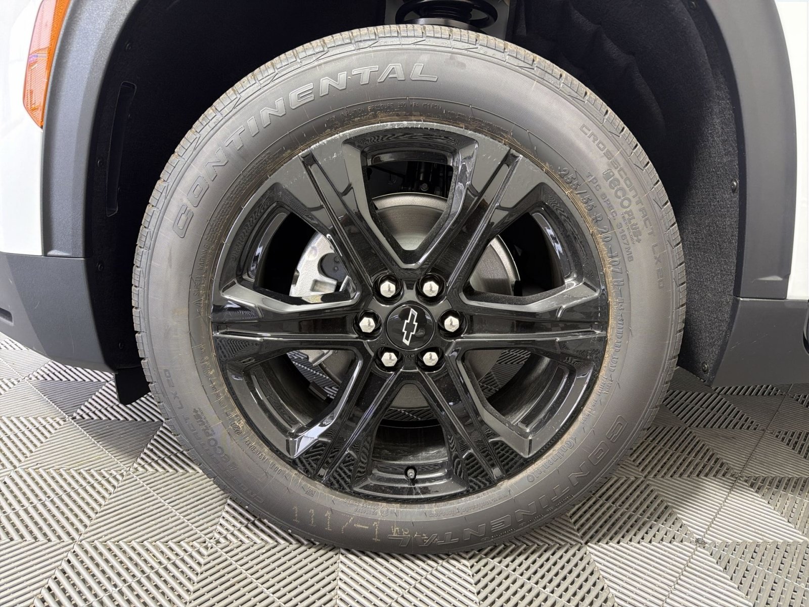 New 2027 Chevrolet Traverse LT FWD image 12