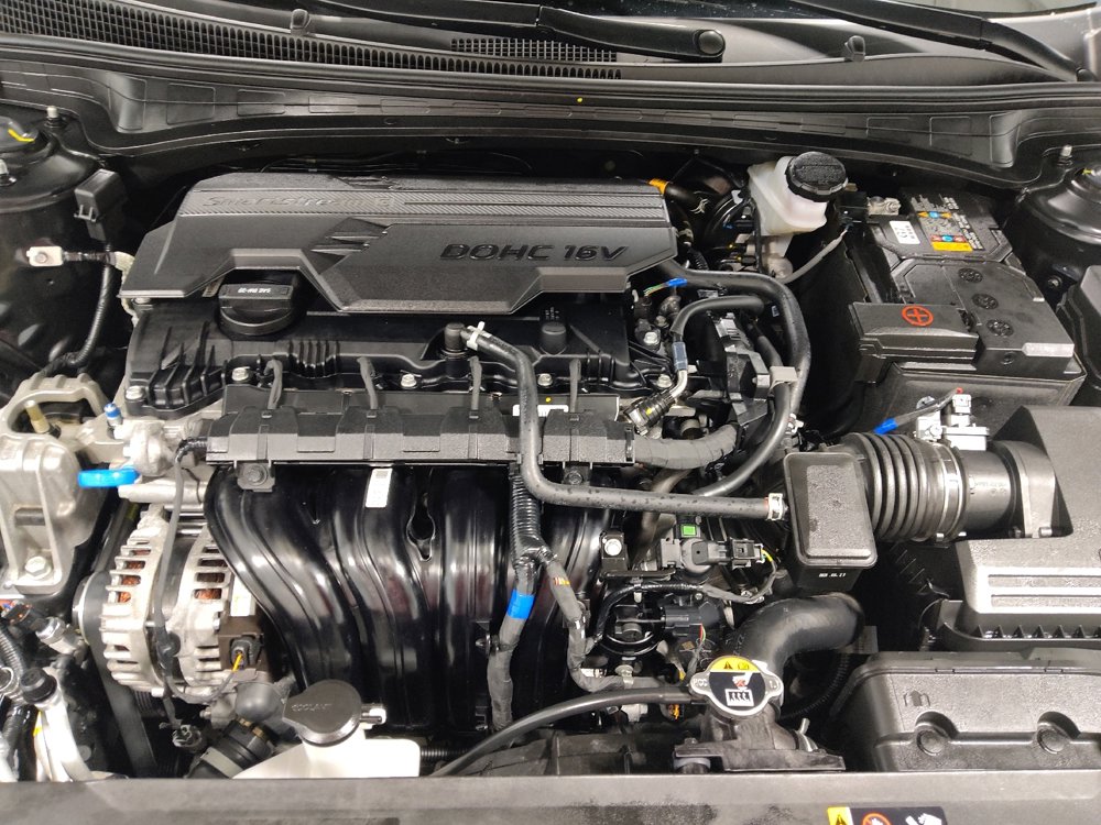 Used 2025 Hyundai Elantra SE image 30